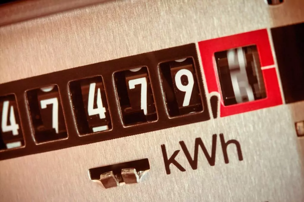 Stromzähler misst den verbrauchten Strom. Symbolfoto für Strom sparen